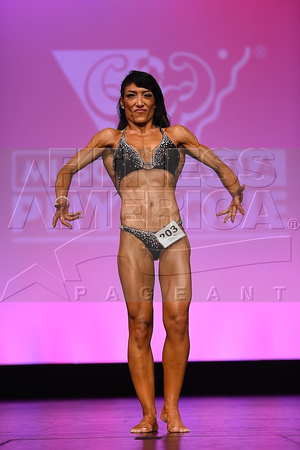 DSC_4441 Musclemania Physique Women 2015 Fitness Universe Weekend by Gordon J. Smith