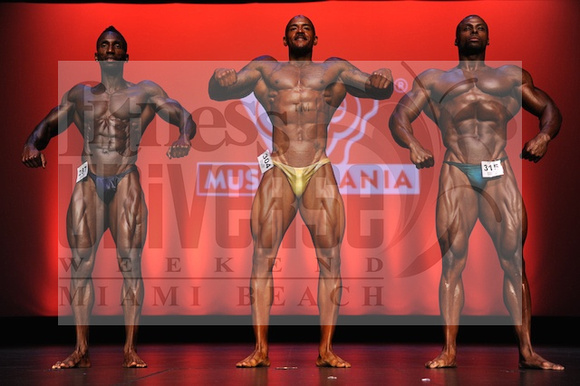 DSC_9130.JPG Uni14 Musclemania Open Overall Comparisons and Award
