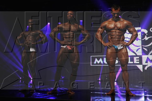 DSC_0999.JPG Musclemania Pro Overall Comparisons and Award 2014 Fitness America Weekend